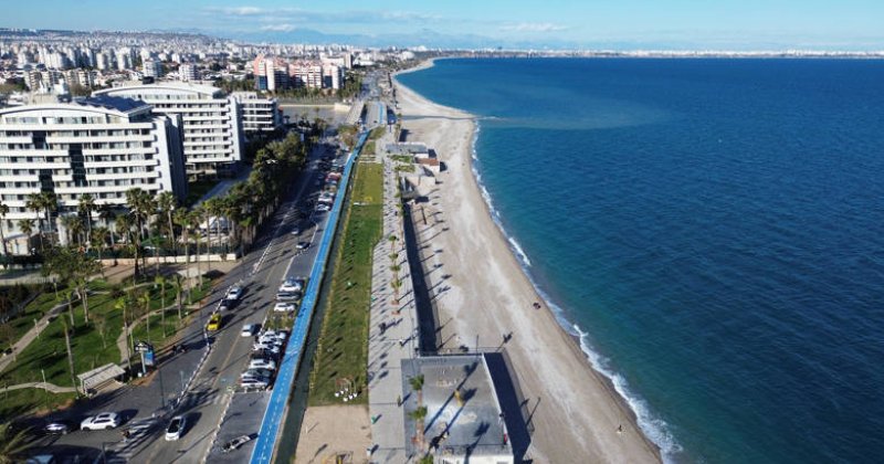 Antalyalılar Konyaaltı Liman Halk Plajı’ndan Çok Memnun