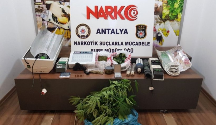 Antalya'da Uyuşturucu Operasyonunda Belçika Uyruklu 8 Kişiye Gözaltı