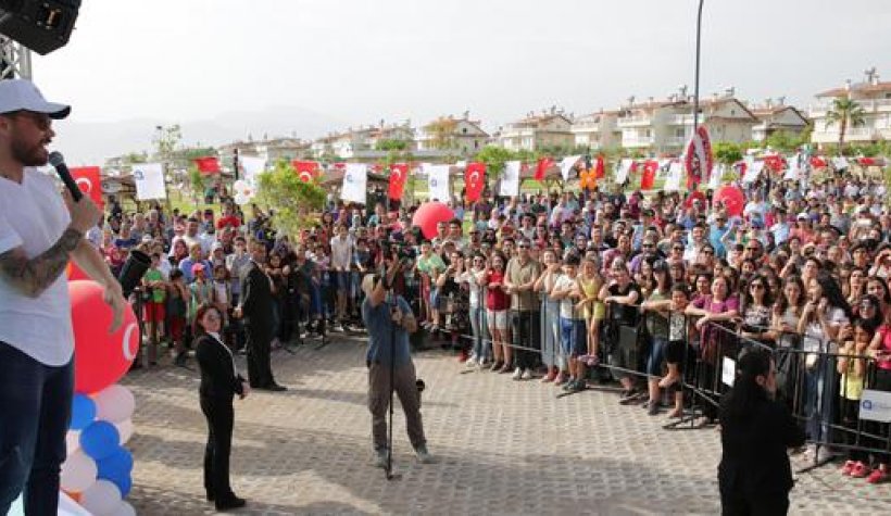 Beykonak Tesisleri Sinan Akçıl konseriyle açıldı