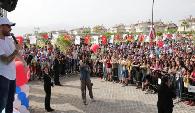 Beykonak Tesisleri Sinan Akçıl konseriyle açıldı