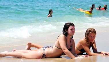 Antalya plajları yanıyor! Bayramda turist patlaması..