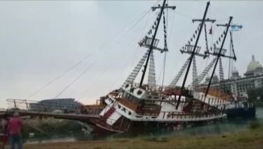 Manavgat'ta dehşet anları: 110 Kişilik Tur Teknesi Yan Yattı