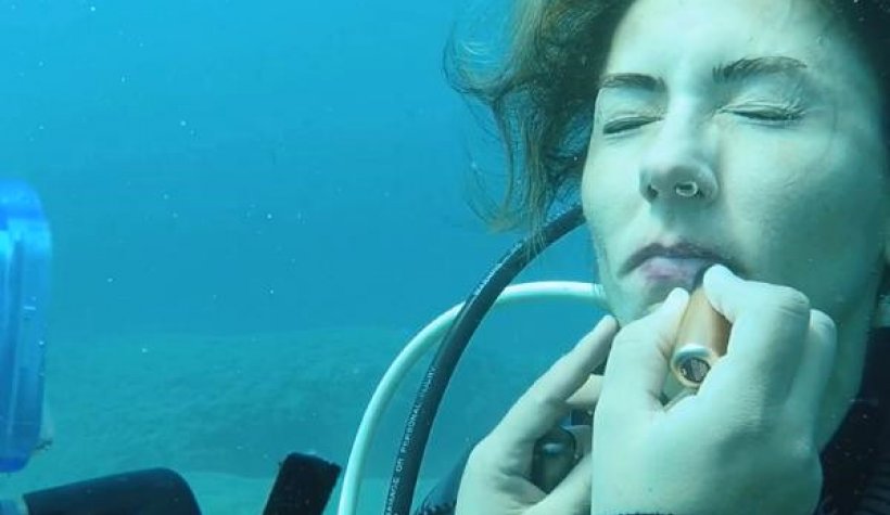 Deniz Altında Makyajla Kadına Şiddete Dikkat Çekti