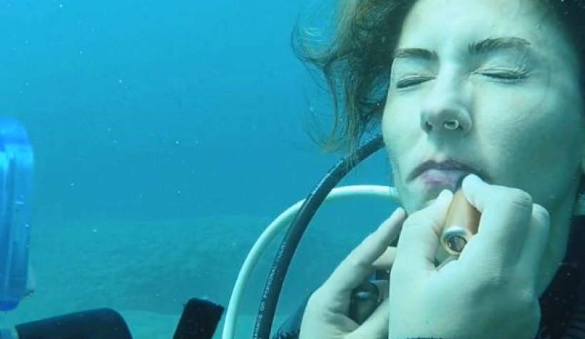 Deniz Altında Makyajla Kadına Şiddete Dikkat Çekti