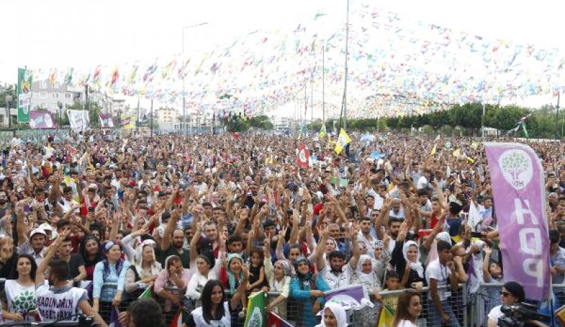 HDP Antalya'da gövde gösterisi yaptı