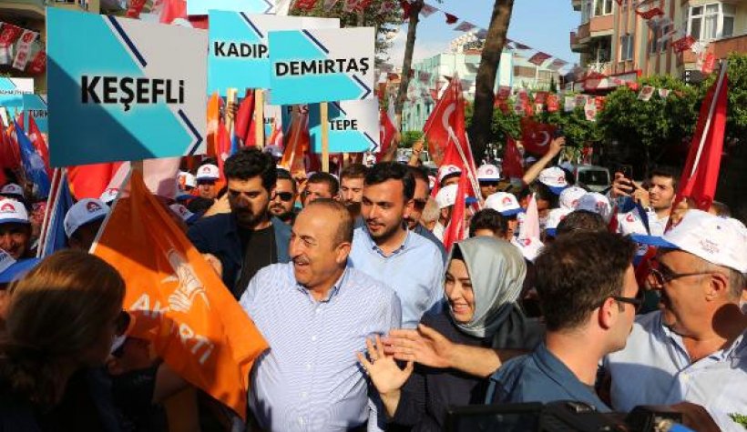 Bakan Çavuşoğlu Alanya'da yürüdü: Bunlar Firavuncular