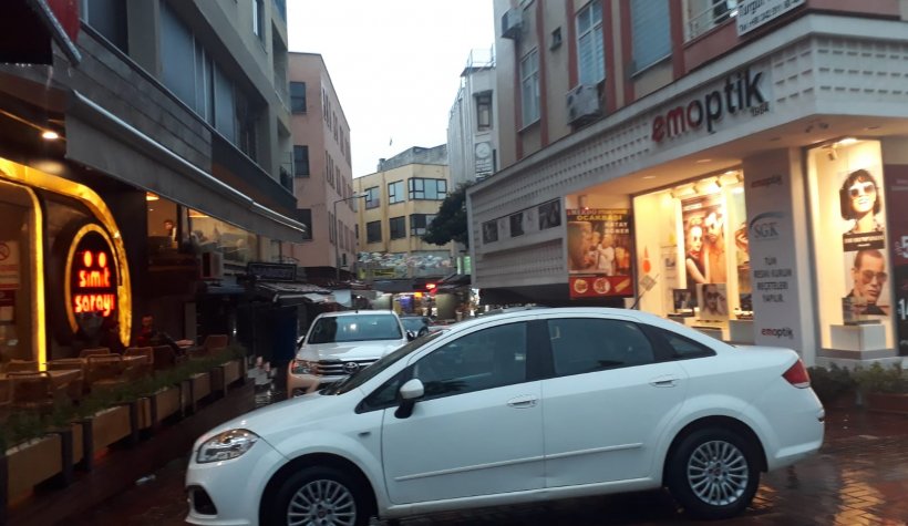 Alanya sokakları Park yerine döndü