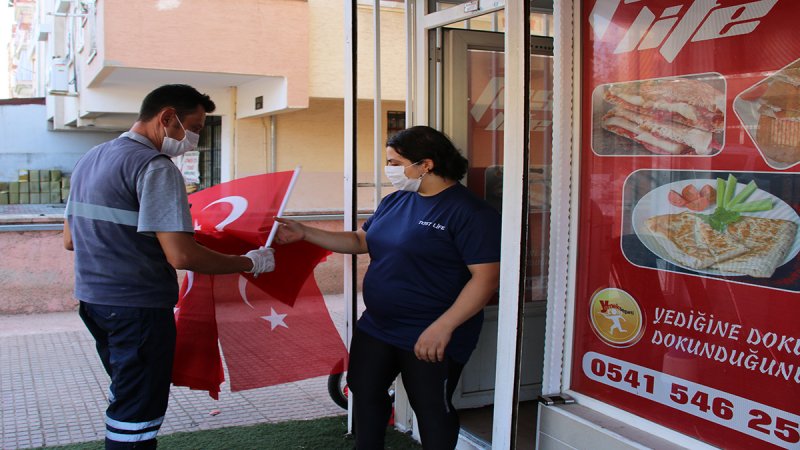 Büyükşehi̇r Antalya’yi Türk Bayraği İle Donatiyor