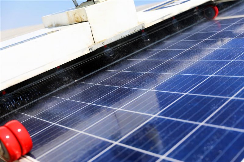 Paneller temizlendi güneşten alınan verimlilik %10 arttı