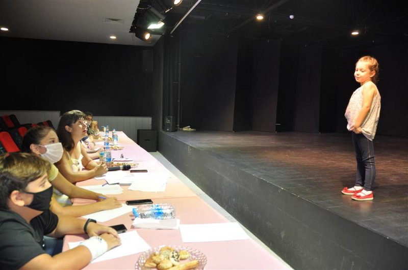 Alanya belediye tiyatrosu drama kursu se&ccedil;meleri yapıldı