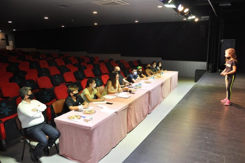 Alanya belediye tiyatrosu drama kursu se&ccedil;meleri yapıldı