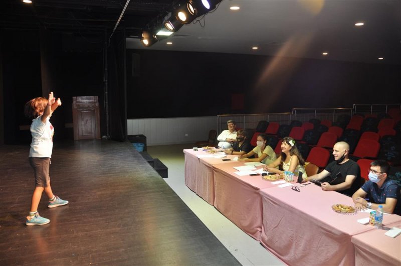 Alanya belediye tiyatrosu drama kursu se&ccedil;meleri yapıldı