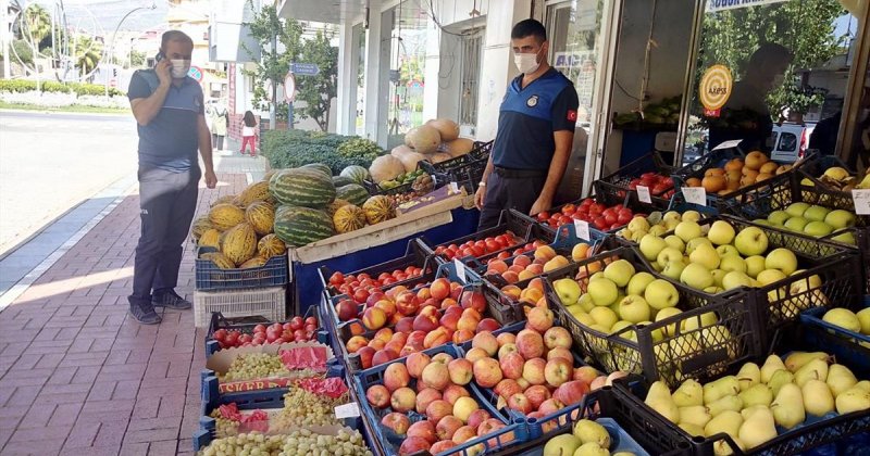 Gazi̇pasa Beledi̇yesi̇ Zabita Eki̇pleri̇'nden Kaldirim isgali̇ Deneti̇mi̇