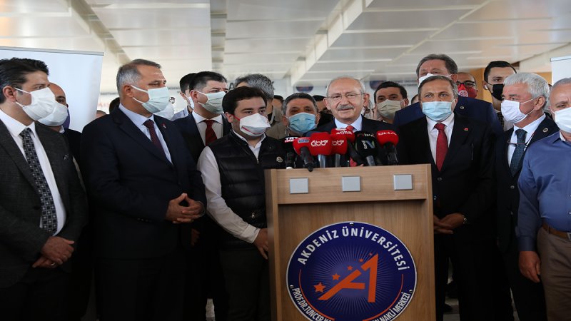 Chp Genel Başkani Kiliçdaroğlu Başkan Böcek’i̇ Hastanede Zi̇yaret Etti̇