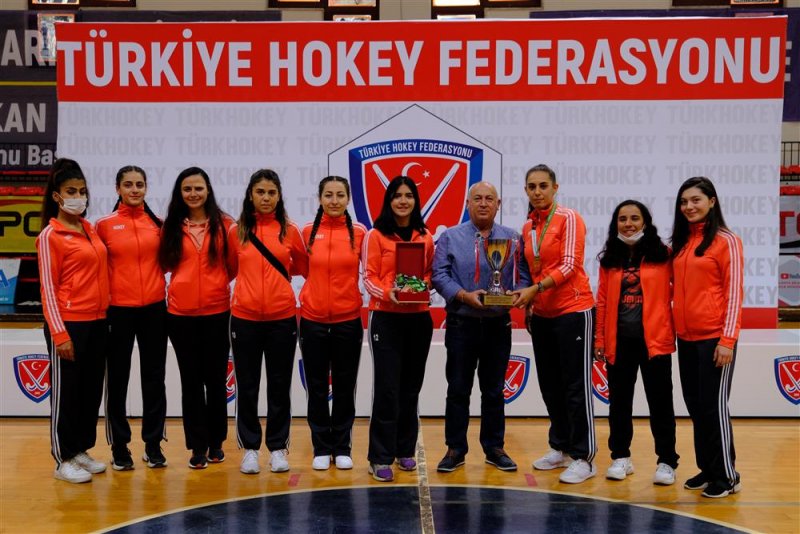 Kadınlar salon hokeyi birinci lig şampiyonu türkoğlu belediye maraş