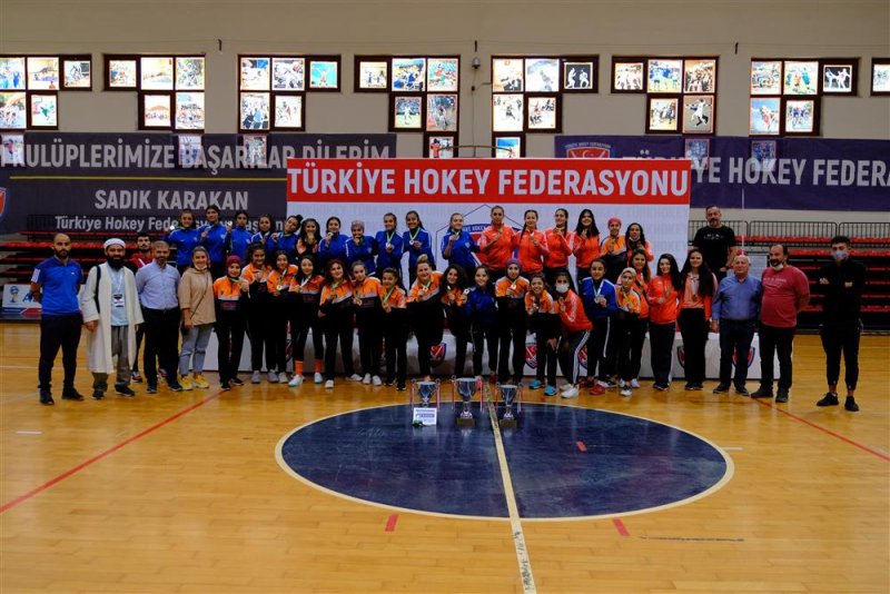 Kadınlar salon hokeyi birinci lig şampiyonu türkoğlu belediye maraş