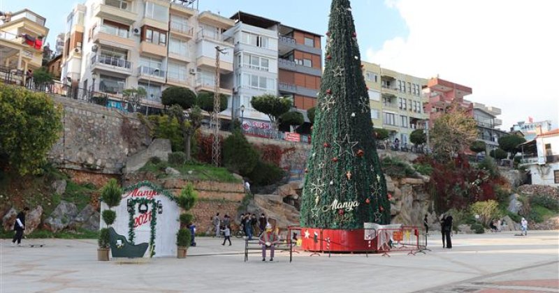 Noel ağacı iskele şelale meydanına yerleştirildi