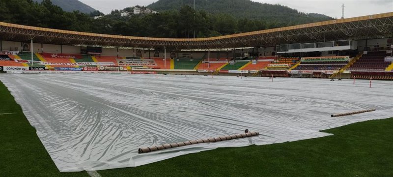 Bahçeşehir okulları stadyumu’nda kuvvetli yağış önlemi alındı
