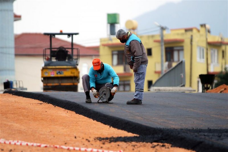 Karakocalı’da bağlantı köprüsünün sıcak asfalt dökümü tamamlandı