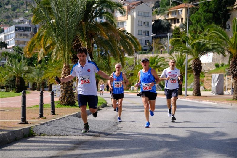 21. alanya atatürk halk koşusu ve yarı maratonu yapıldı