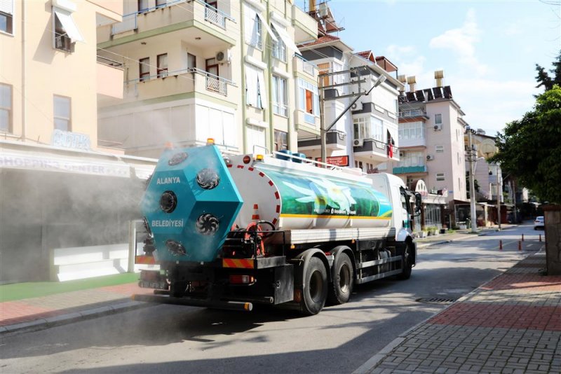 Alanya belediyesi covıd-19 ile mücadele ettiği 1 yılda 7 bin 81 noktada dezenfeksiyon hizmeti verdi