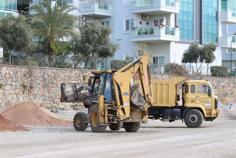 Oba’da hayri doğan caddesi asfalt yola kavuşuyor