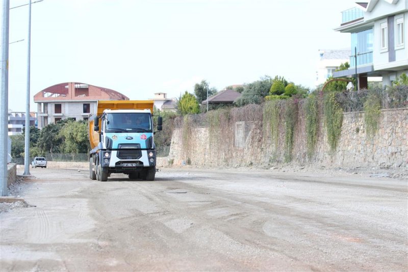 Oba’da hayri doğan caddesi asfalt yola kavuşuyor