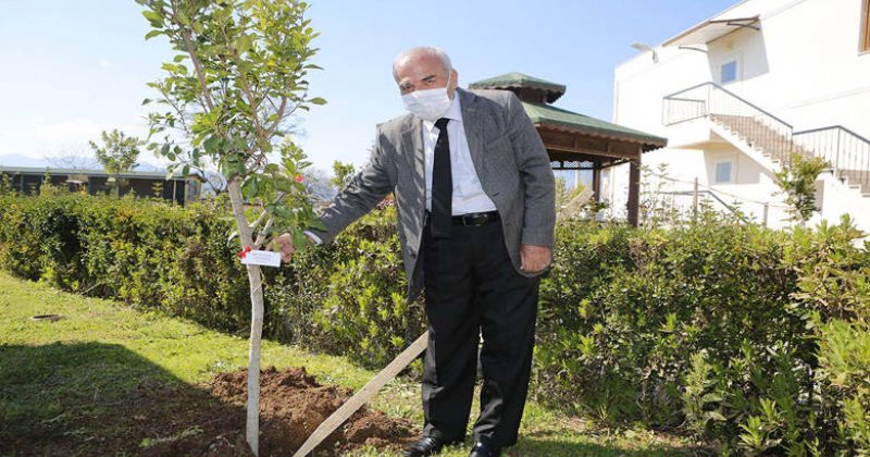 Yaşlılar Haftası’nda Huzurevi Sakinleri Ağaç Dikti