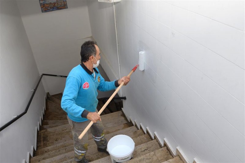 Alanya belediyesi alt geçitlerin temizliğine hız verdi