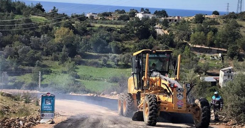 Alanya belediyesi, merkez ve kırsal mahalle yollarında bakım onarım çalışması başlattı