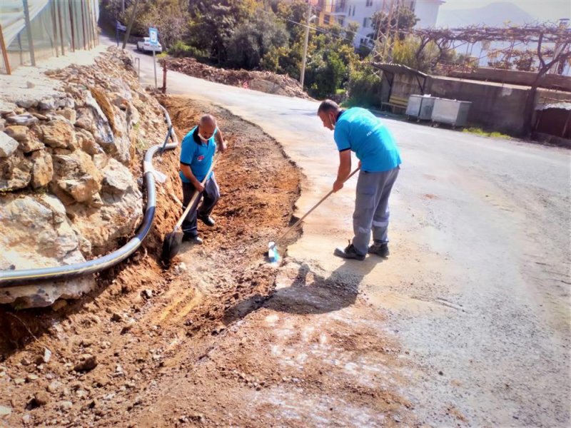 Alanya belediyesi, merkez ve kırsal mahalle yollarında bakım onarım çalışması başlattı