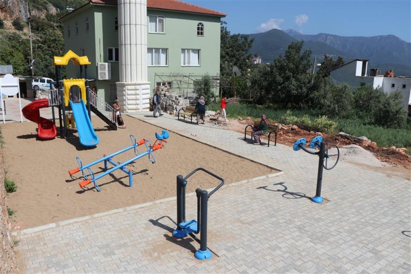 Alanya belediyesi’nden oba mahallesi’ne yeni çocuk parkı