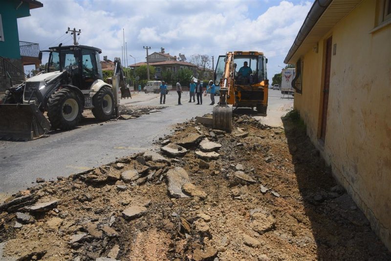 Alanya belediyesi’nden bir ilk daha sıkıştırılmış beton yol ilk defa bir caddede uygulanıyor