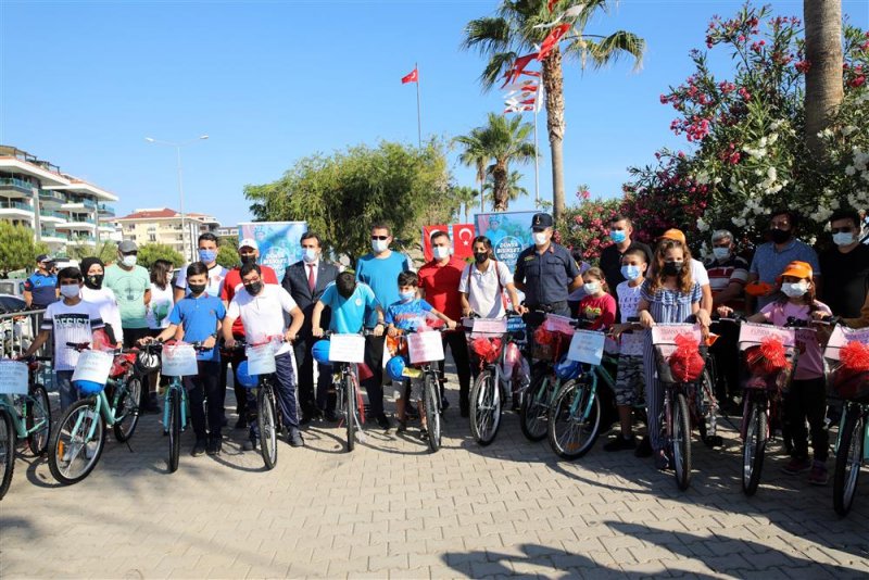 Başkan yücel dünya bisiklet günü’nde halkla pedal çevirdi
