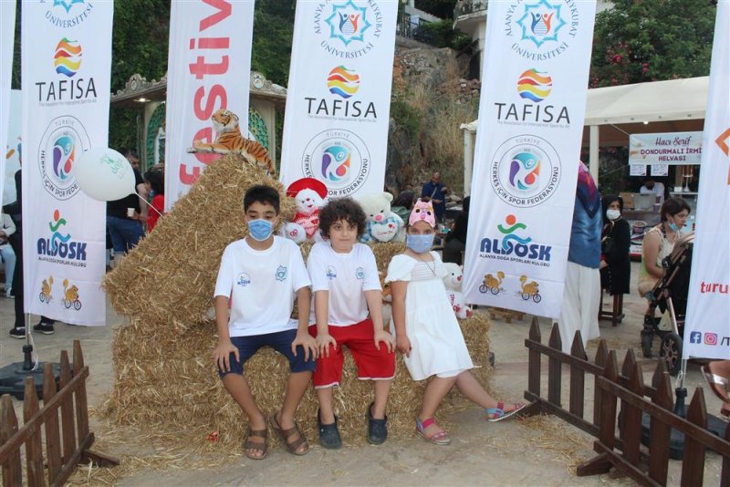 3. alanya uluslararası çocuk festivali eğlenceli programlarla devam ediyor