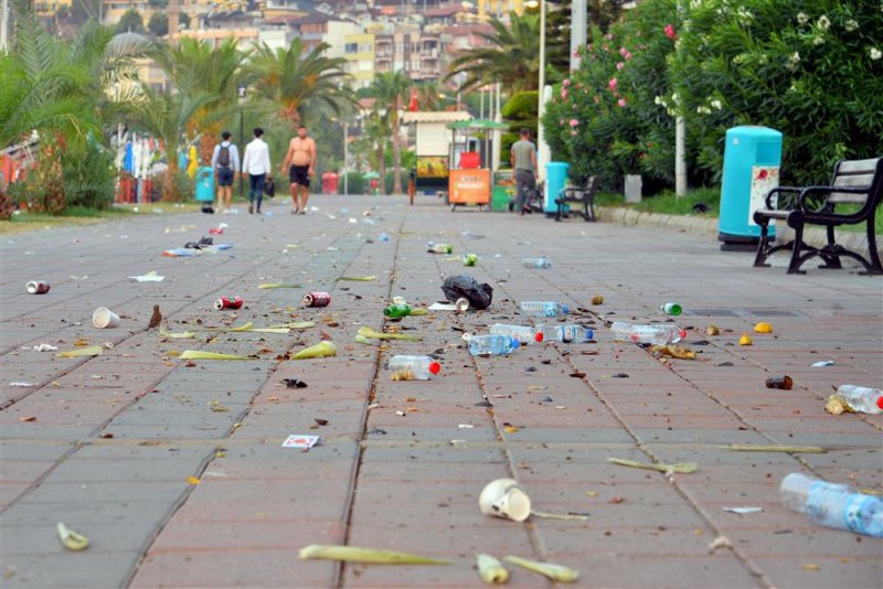 Alanya belediyesi kent genelinde 7/24 temizliğe devam ediyor