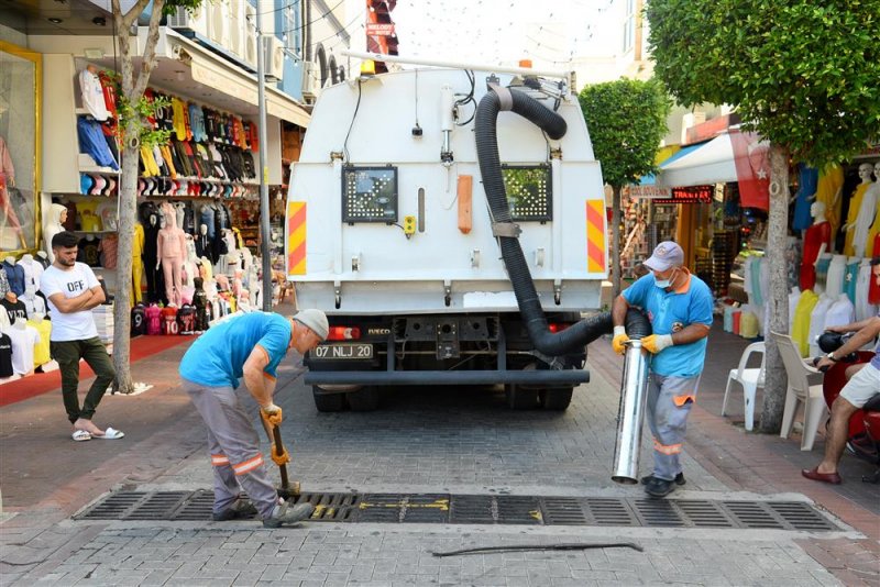 Alanya belediyesi mazgal temizliği yapıyor