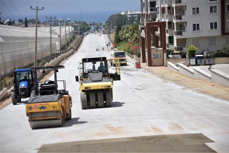 Avsallar mahallesi’ne konforlu ve kaliteli yol konak caddesi’nde beton yol çalışması devam ediyor