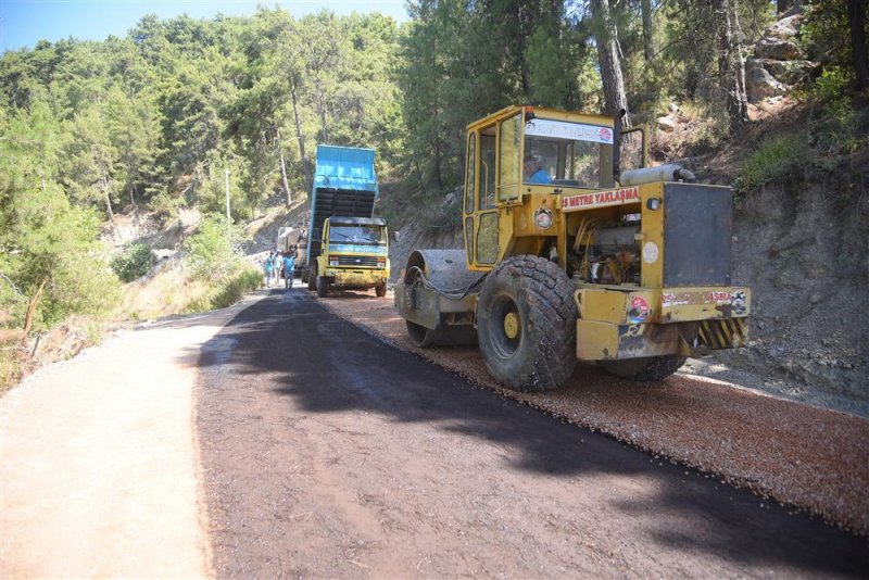 Alanya belediyesi'nin asfalt çalışmaları bektaş’ta sürüyor