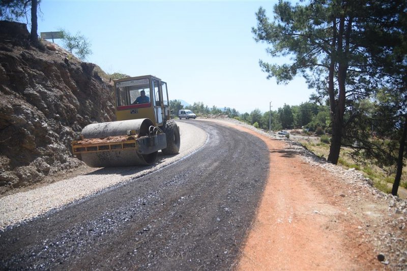 Alanya belediyesi'nin asfalt çalışmaları bektaş’ta sürüyor