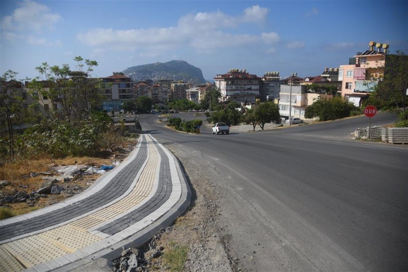 Alanya belediyesi'nin yol çalışmaları oba ve karakocalı’da sürüyor