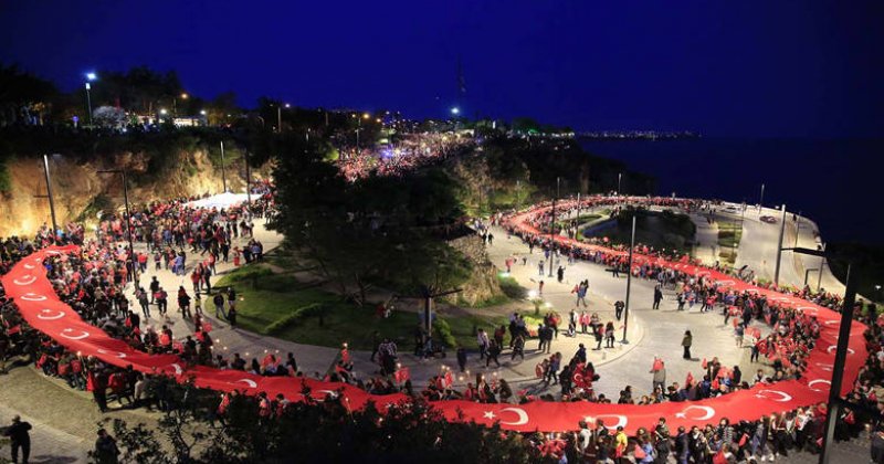 Büyükşehir Belediyesi 30 Ağustos’ta Edis Konseri Ve Fener Alayı Düzenliyor