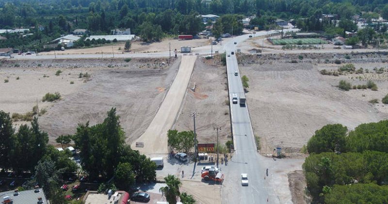 Büyükşehir Belediyesi Çakırlar Yolu Üzerine Yeni Köprü Yapıyor