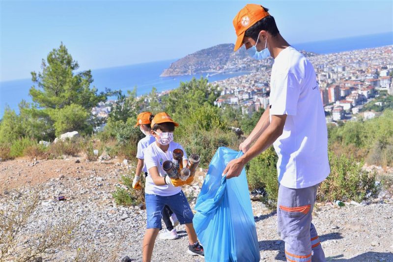 Alanya belediyesi dünya temizlik günü’nde let’s do ıt ile farkındalık etkinliği düzenledi