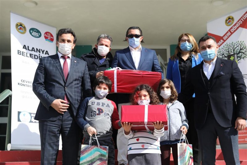 Alanya belediyesi okullarda atık pil toplama kampanyasına devam ediyor