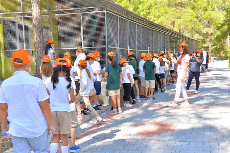 Alanya belediyesi 4 ekim dünya hayvanları koruma günü’nde öğrencileri ağırladı