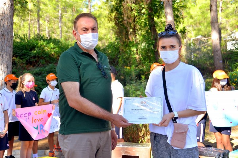 Alanya belediyesi 4 ekim dünya hayvanları koruma günü’nde öğrencileri ağırladı