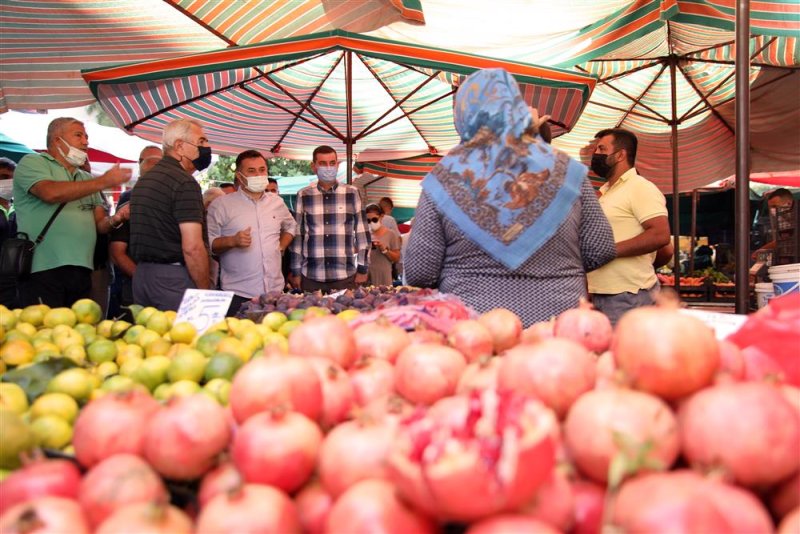 Başkan yücel son kez kurulan cuma pazarı’nda esnaf ve vatandaşı bilgilendirdi