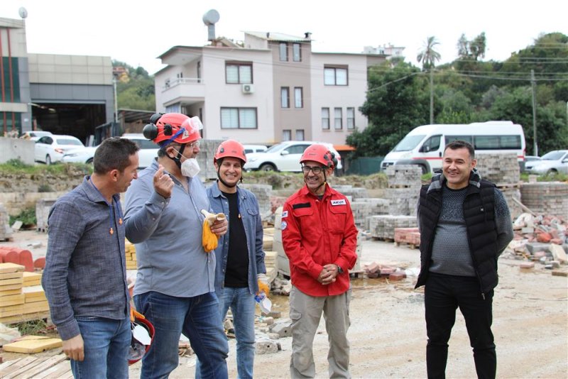 Akut, alanya’da inşaat mühendislerine depremde müdahale eğitimi verdi