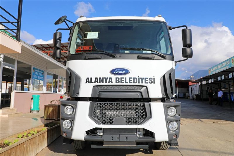 Alanya belediyesi araç filosunu geliştirmeye devam ediyor 231. sıfır kilometre araç temizlik işleri bünyesine katıldı